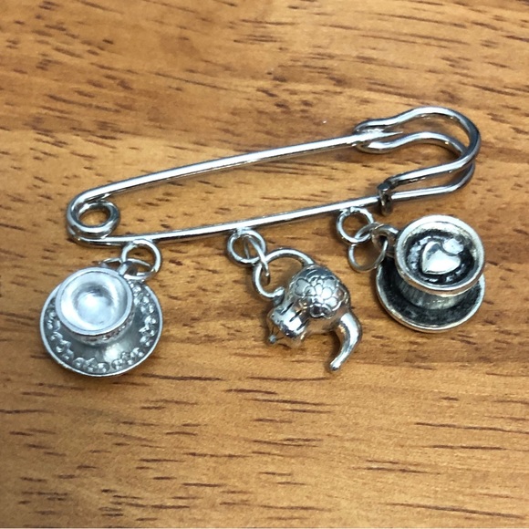 NEW SAFETY PIN Brooches New!!! - Picture 2 of 2